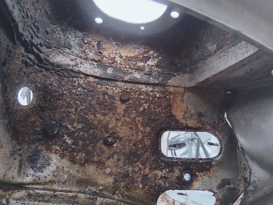 Стакан лонжерона левый RVS8B6 Peugeot 406 купить в магазине запчастей бу