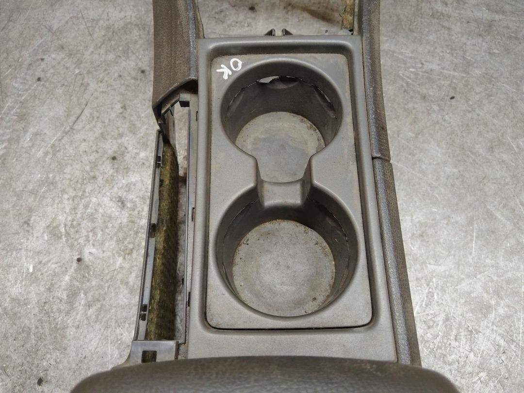 Подлокотник VQH0EH Volvo V70 купить в магазине запчастей бу