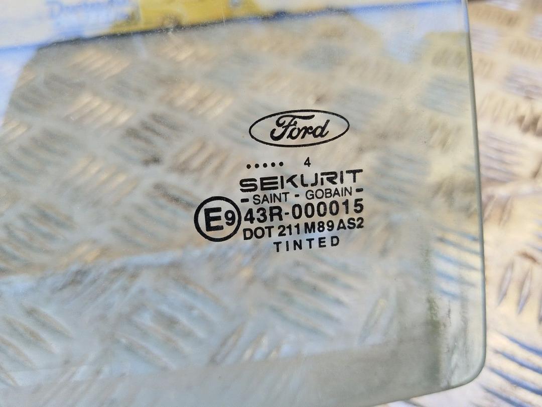 Стекло двери задней правой NJ0GLN Ford Focus купить