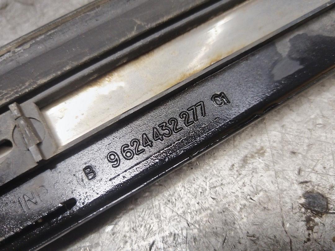 Молдинг двери передней левой 4QCMYJ Peugeot 406 купить с доставкой