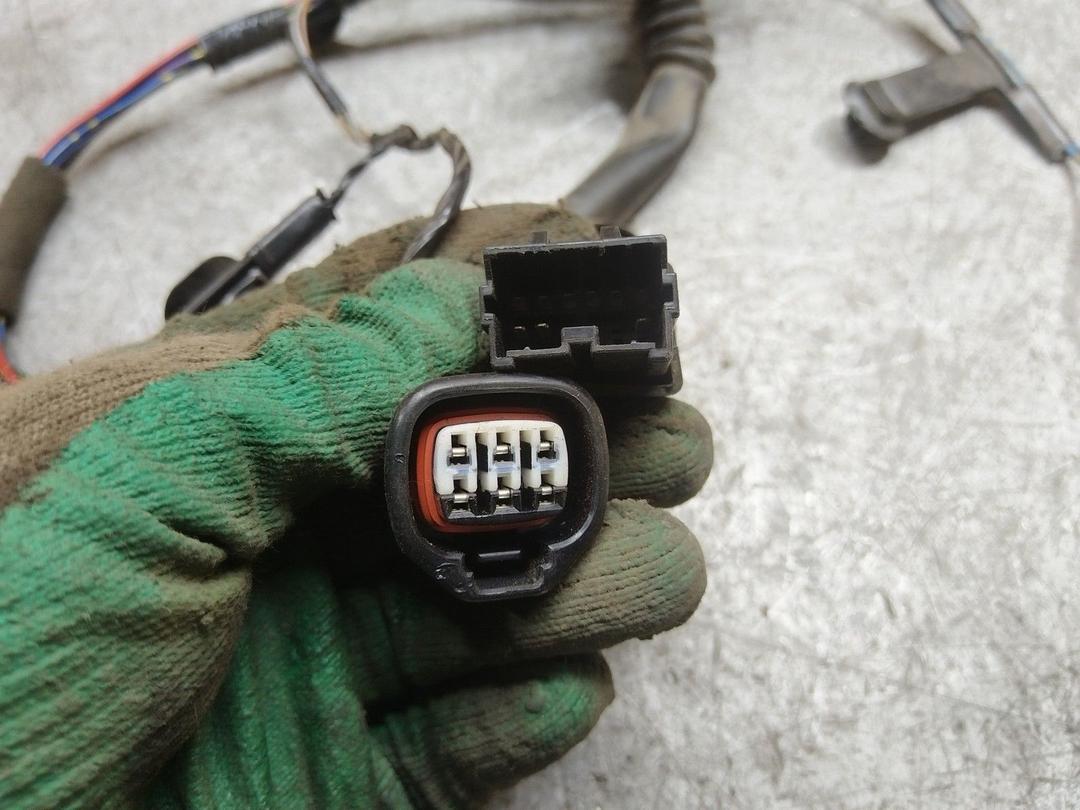 Проводка двери задней правой L0CTS5 Mitsubishi Grandis купить с доставкой