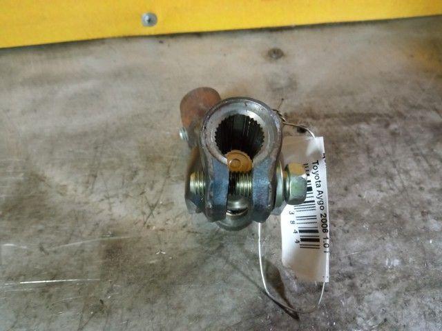 Рулевой карданчик Q2MA14 Toyota Aygo купить в магазине запчастей бу