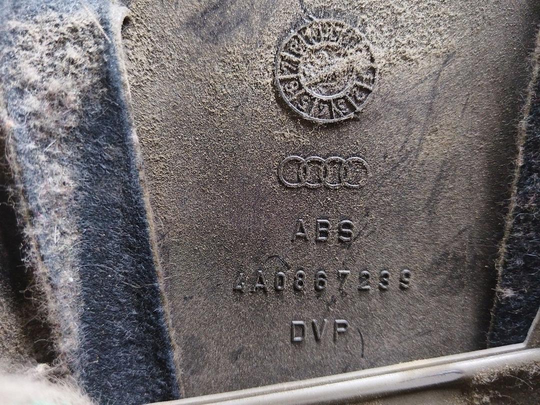 Обшивка стойки центральной левой 3UX5VS Audi 100 купить с доставкой