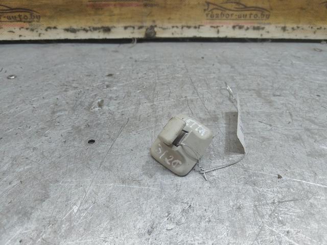 Крепление (крючок) солнцезащитного козырька E3M56V Volkswagen Jetta - Фото 1