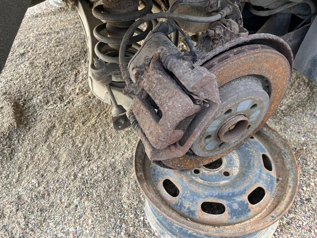 Кожух защитный тормозного диска YNIT66 Volvo XC70 купить в магазине запчастей бу