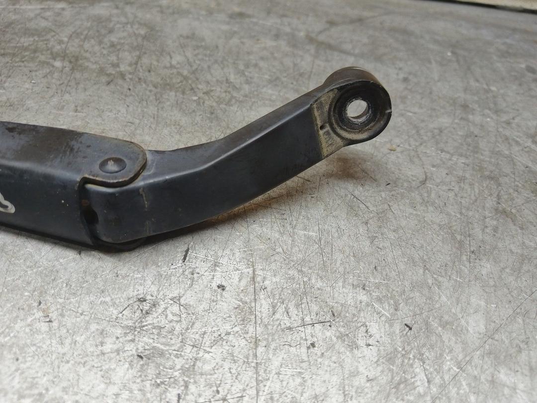 Щеткодержатель (поводок стеклоочистителя, дворник) 5C0DVN Toyota Corolla купить на авторазборке