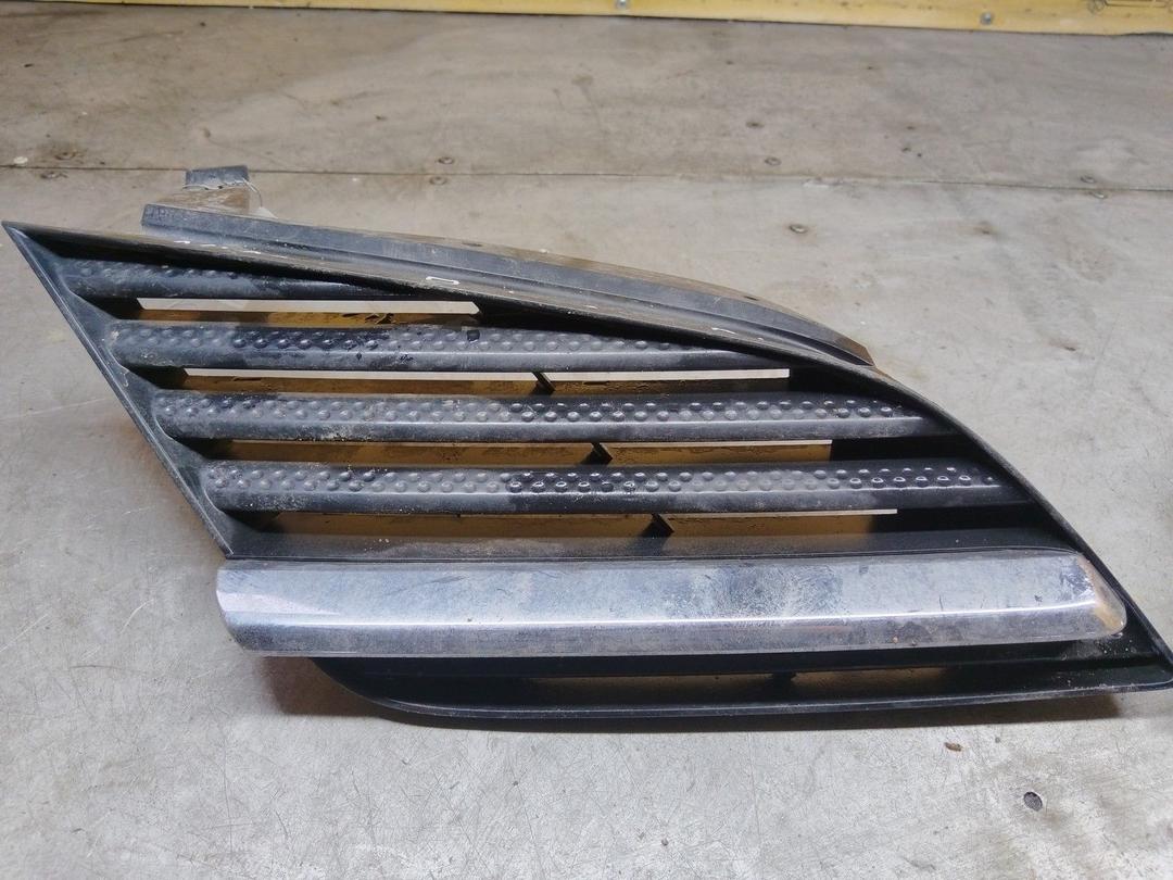 Решетка радиатора T879HP Nissan Primera купить