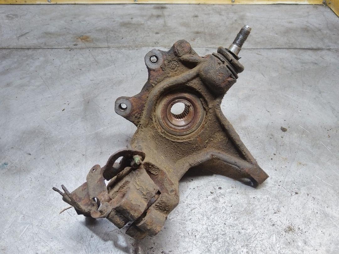 Кулак поворотный левый 7HMK7I Peugeot 406 - Фото 5