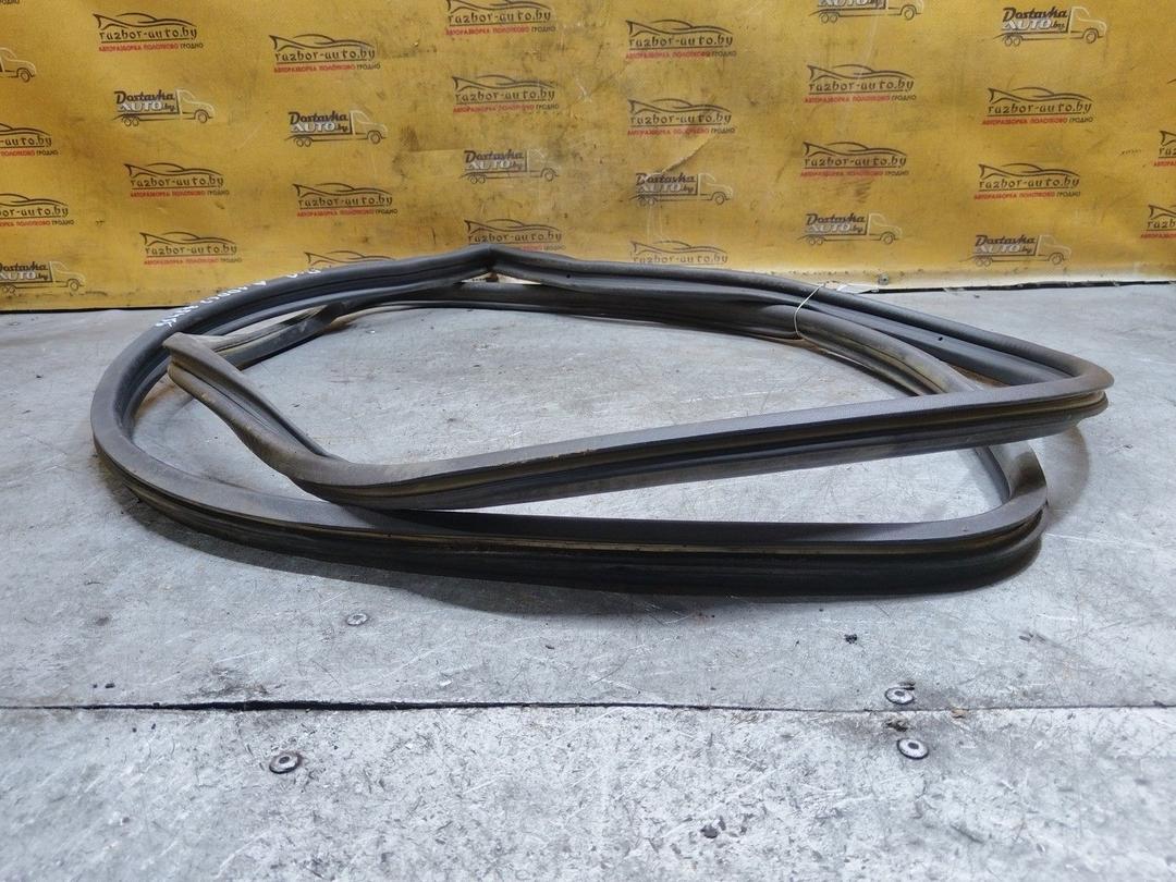 Уплотнитель двери передней левой SU1KTP Audi 100 купить в магазине запчастей бу