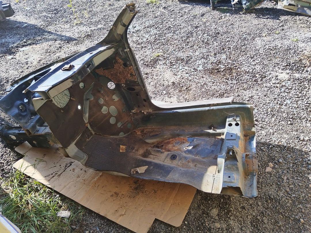 Стойка кузовная передняя правая GSRWVY Audi A4 undefined