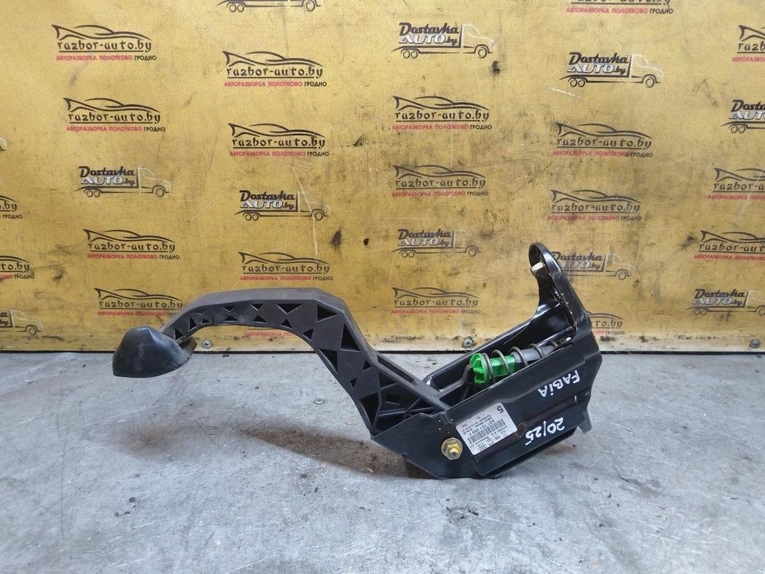 Педаль сцепления C4FE0Y Skoda Fabia купить