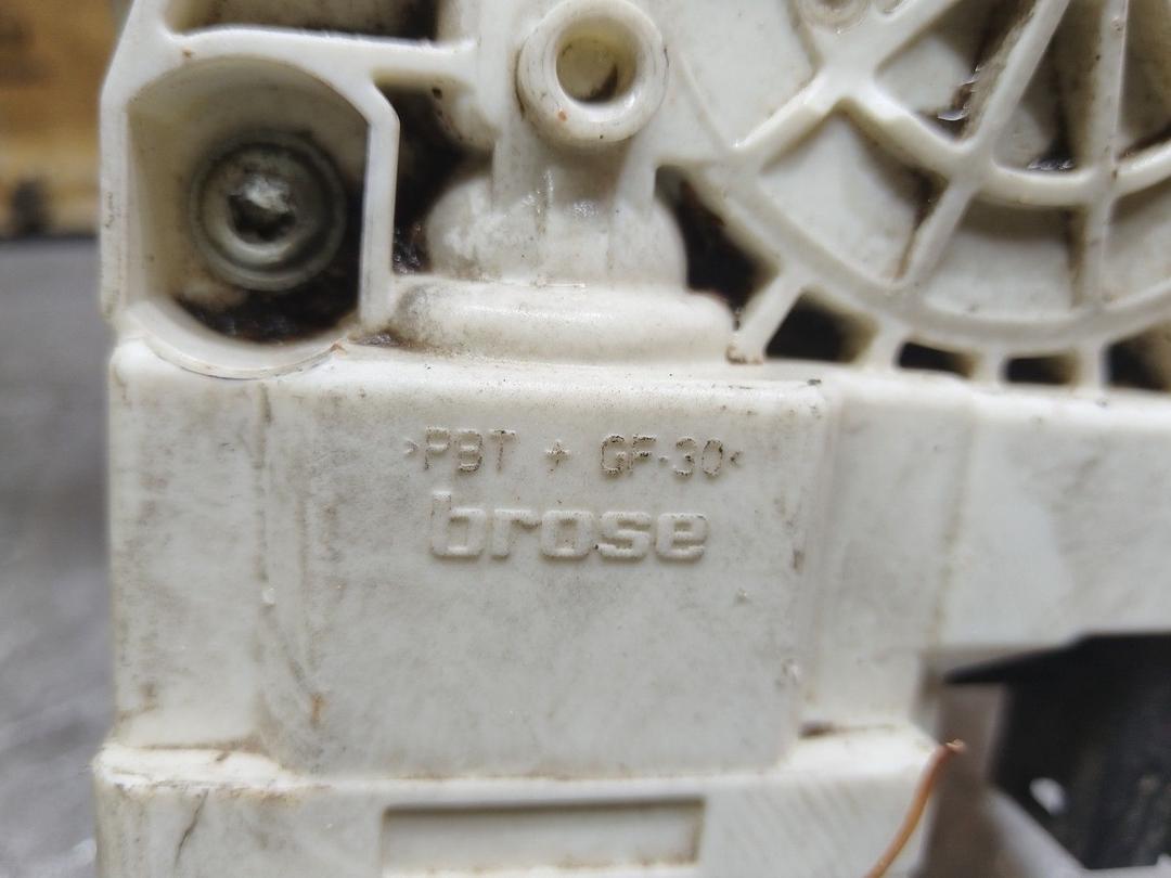 Стеклоподъемник электрический задний правый YU4SIV Audi A4 undefined