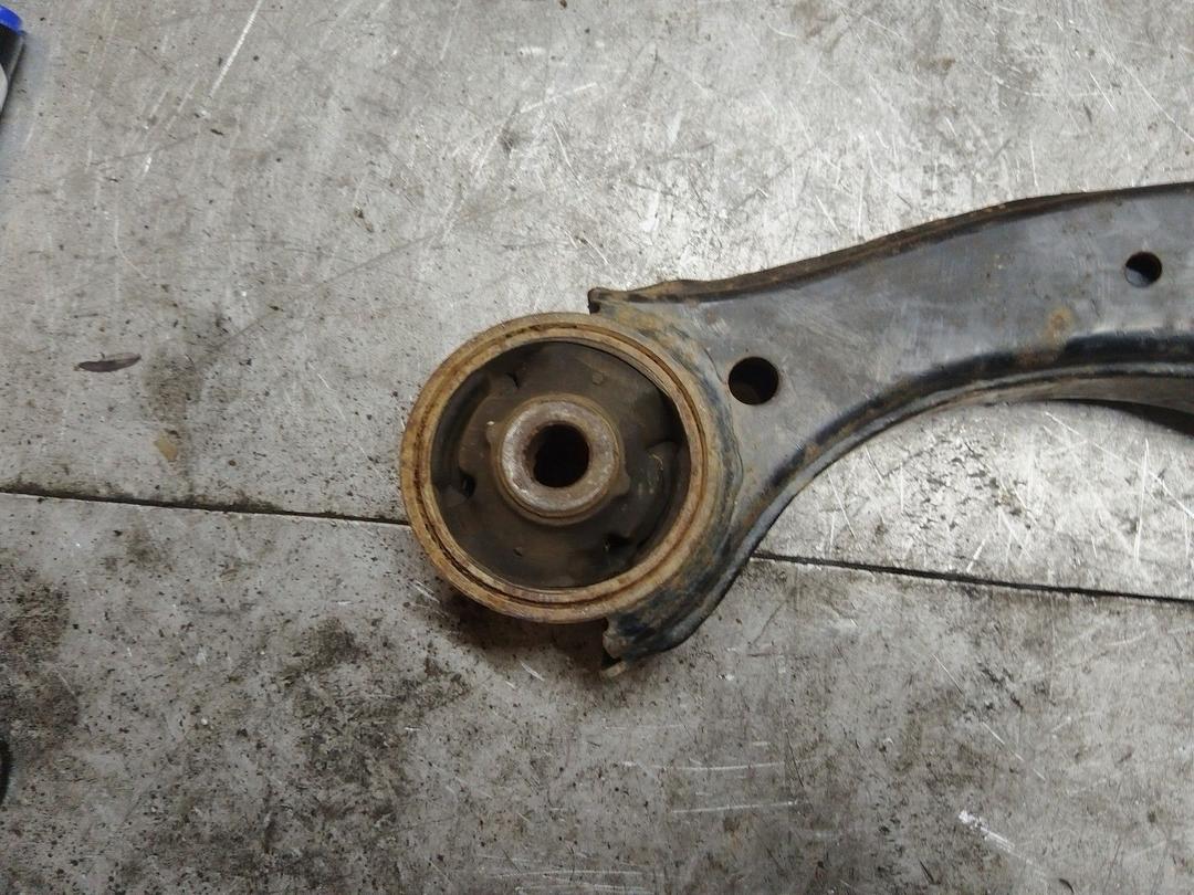 Рычаг передний правый 85912T Kia Sorento undefined