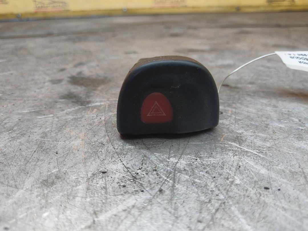 Кнопка аварийной сигнализации X6DQU9 Renault Scenic