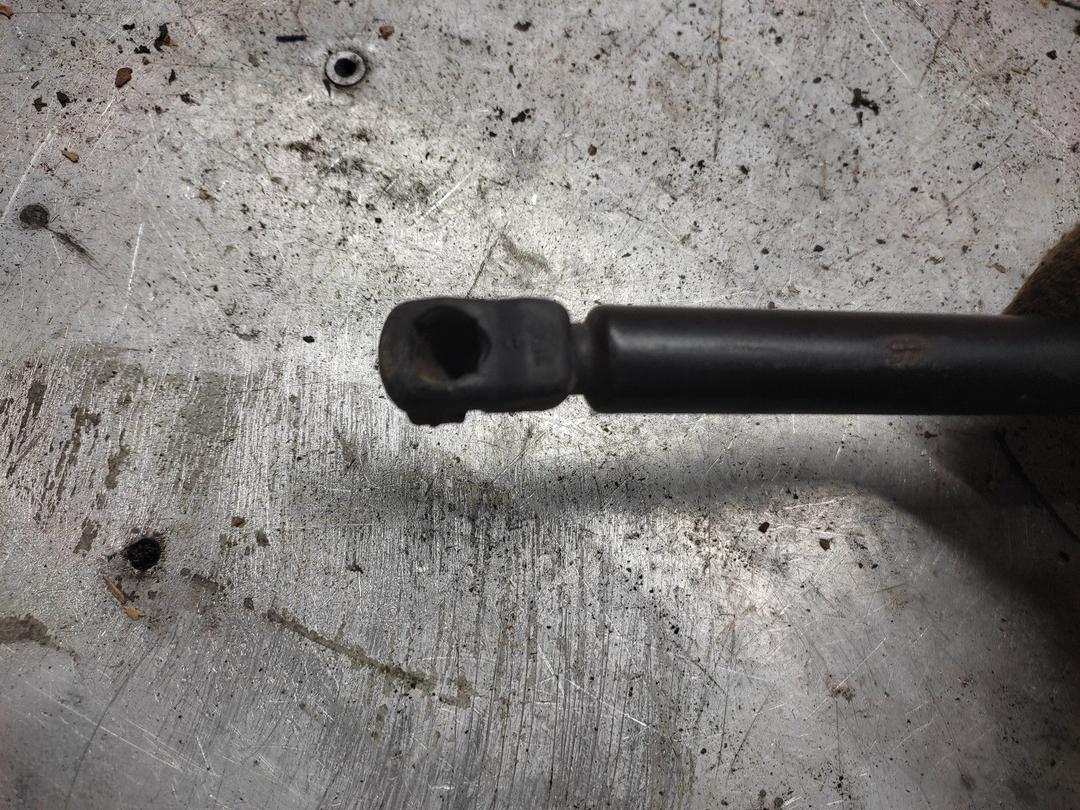 Амортизатор капота ME8T0N Audi A3 - Фото 2