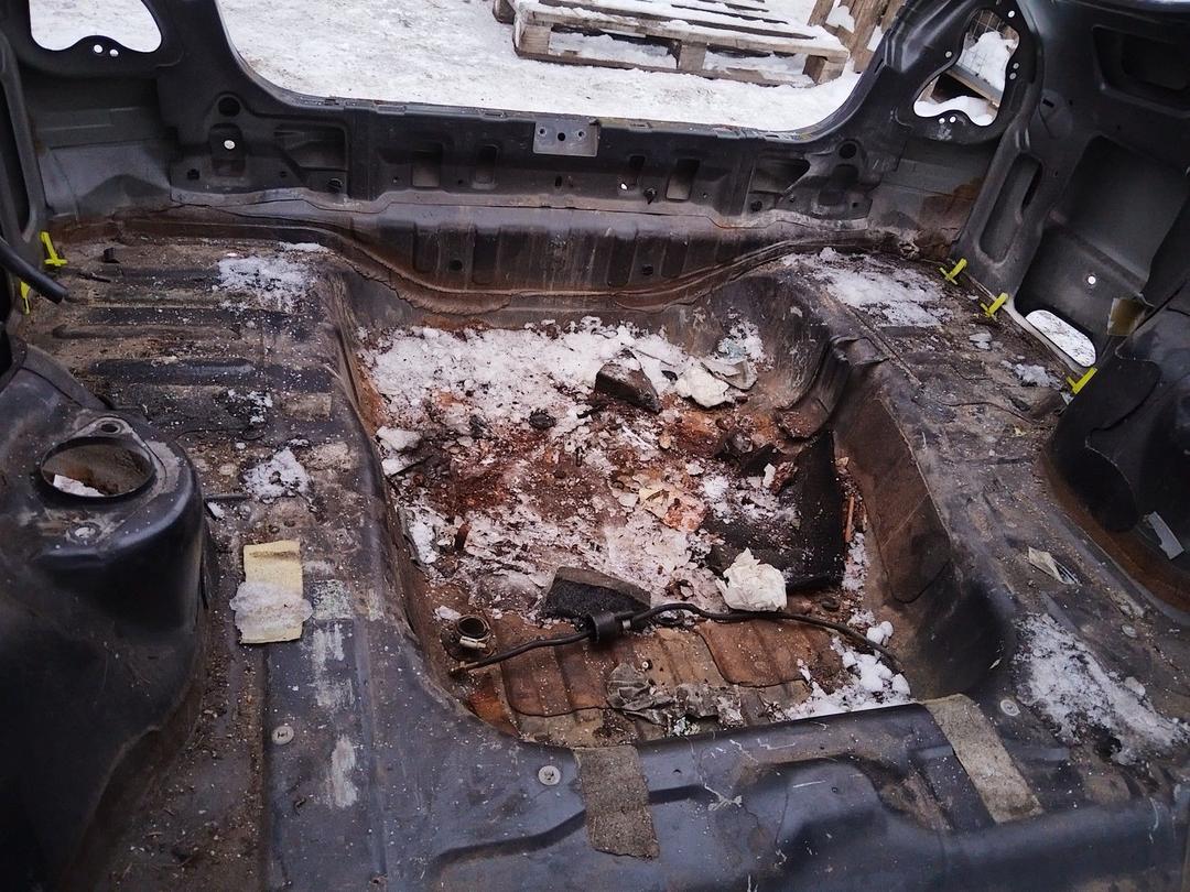 Ниша запасного колеса 0EGASS Mitsubishi Carisma купить в магазине запчастей бу