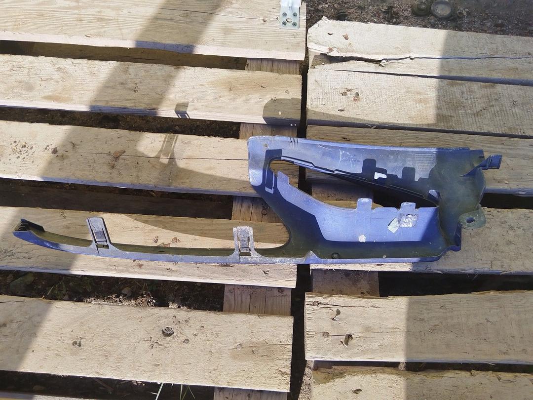 Ус под фару левый 7EYFK7 Renault Scenic купить