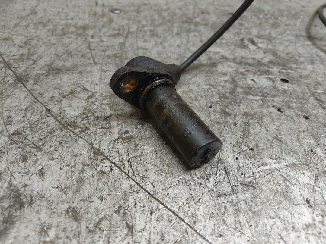 Датчик коленвала DDDV9T Volkswagen Passat - Фото 2