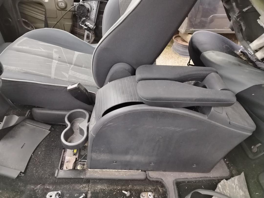 Подлокотник WUPGT4 Renault Scenic