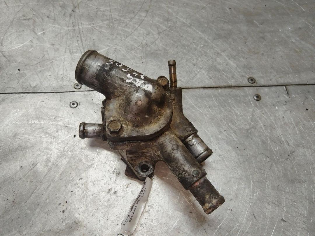 Корпус термостата 1DT5PD Opel Astra