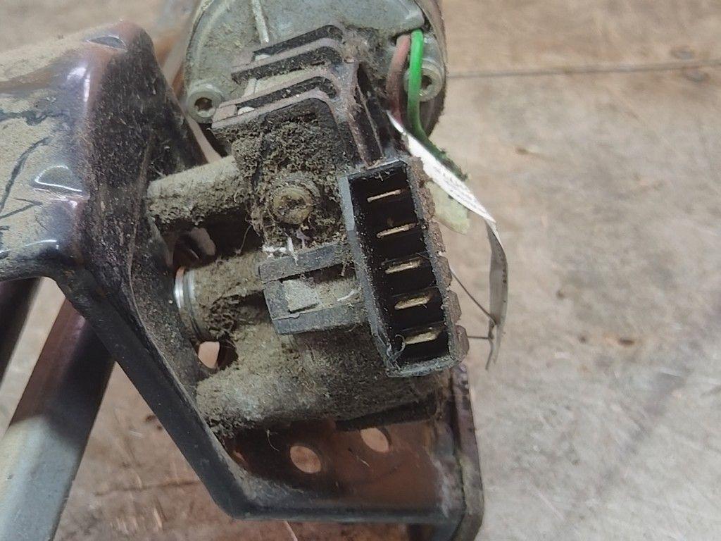 Моторчик передних стеклоочистителей (дворников) 3DHT76 Audi 80 купить в магазине запчастей бу