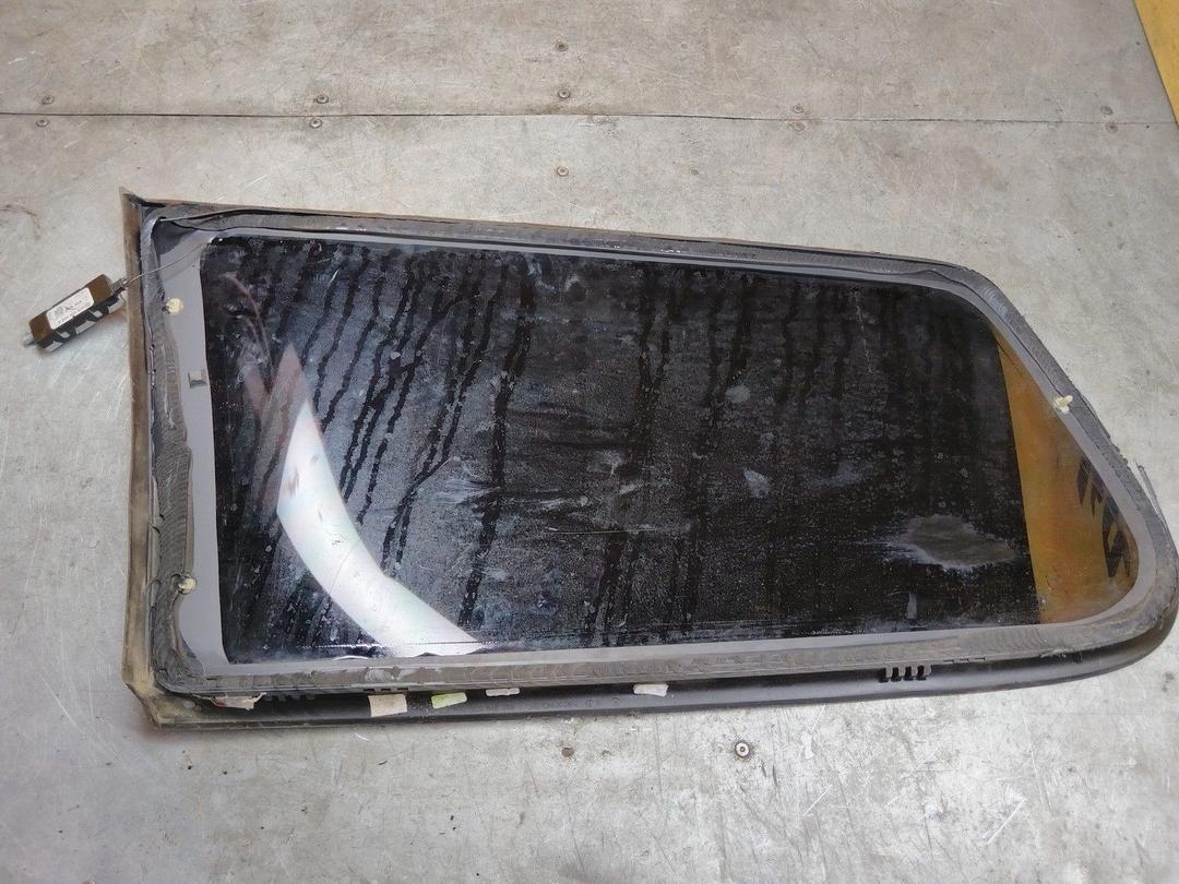 Стекло кузовное боковое правое M9Q5ZW Volkswagen Passat купить с доставкой