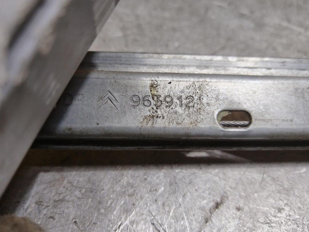 Стеклоподъемник электрический передний правый C061NU Citroen C3 купить в магазине запчастей бу