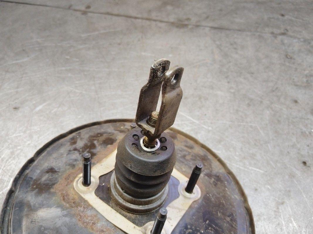 Вакуумный усилитель тормозов 2ERFP4 Mazda 626 купить в магазине запчастей бу