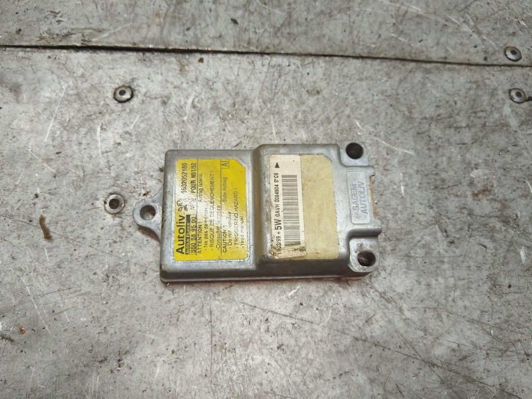 Датчик удара 30EZ7Q Peugeot 306 - Фото 1