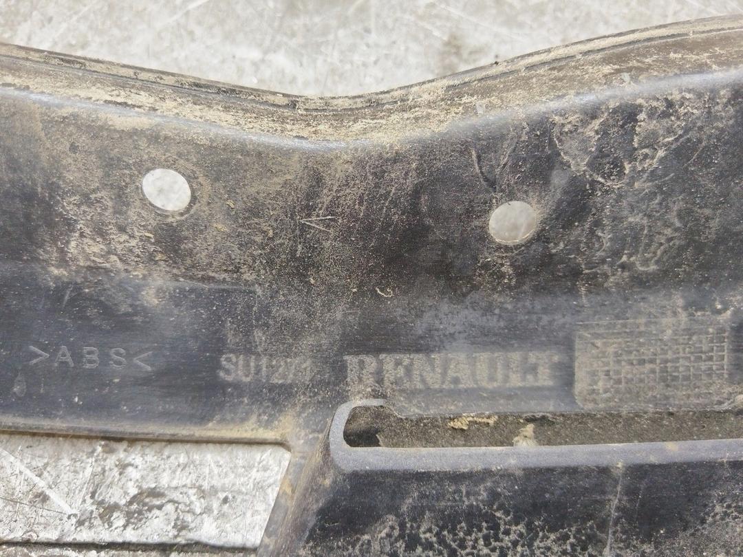 Заглушка (решетка) в бампер передний D22YV7 Renault Espace купить в магазине запчастей бу