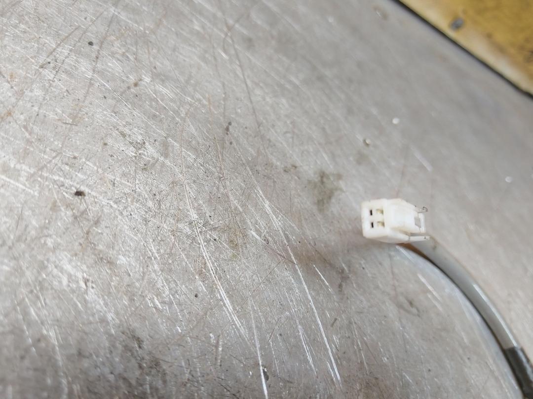 Кнопка открытия багажника 9UYV5Y Toyota Avensis - Фото 4