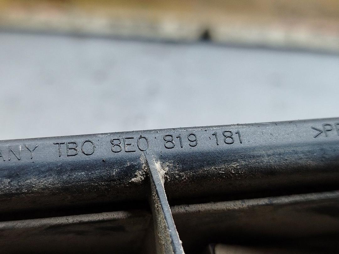 Решетка вентиляции кузова HHO8ST Audi A4 - Фото 4
