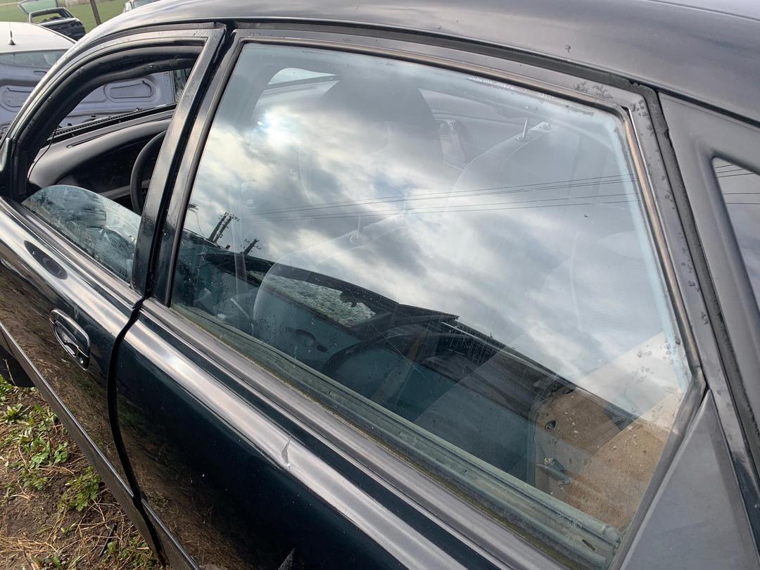 Выключатель концевой (концевик) 322910 Mazda 626