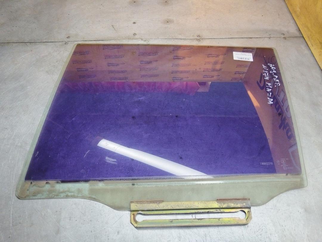 Стекло двери задней левой XN3AWA Mazda Premacy