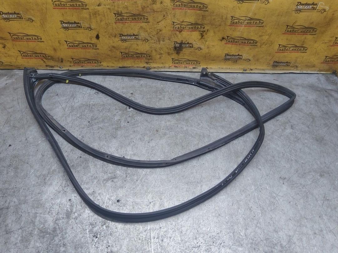 Уплотнитель двери передней левой 7UQJUG Honda Accord