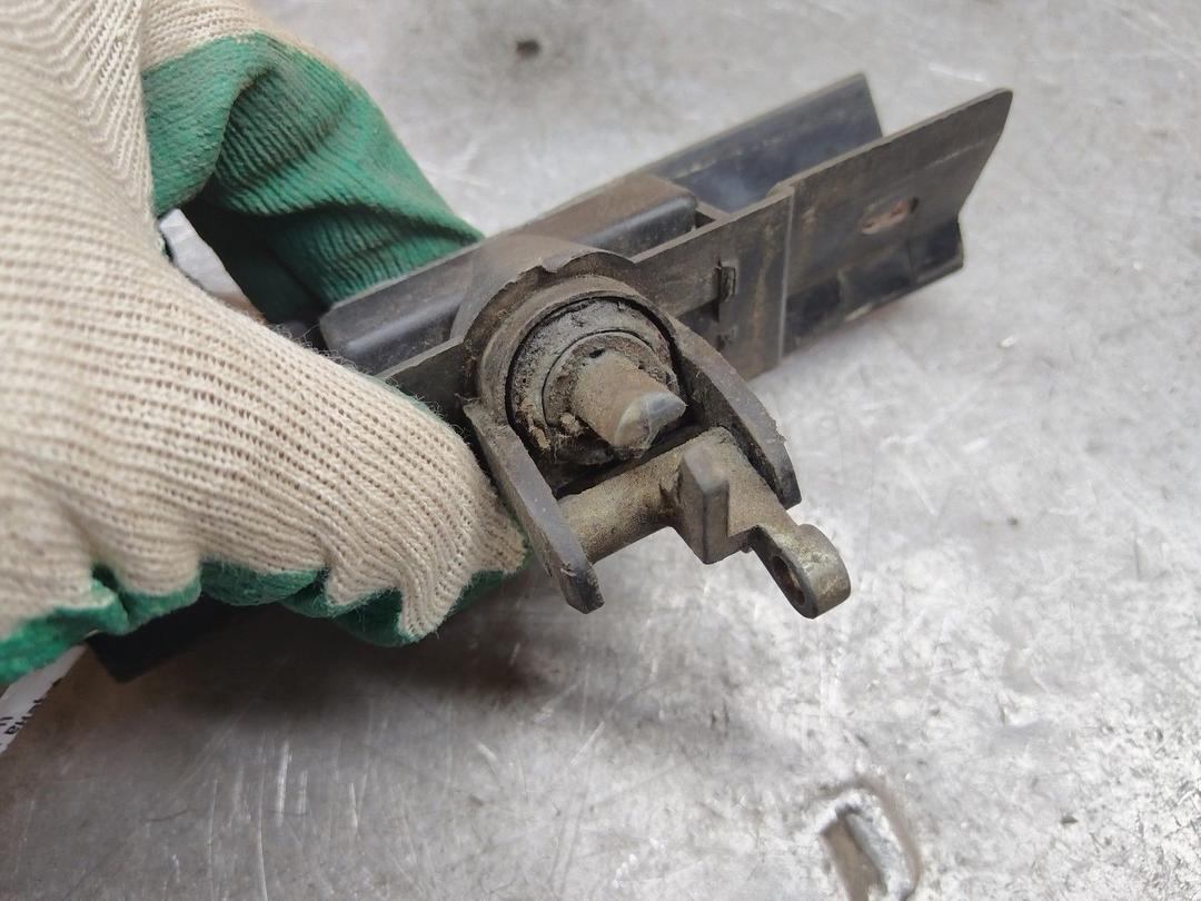 Кнопка открытия багажника XIR7D1 Volkswagen Jetta купить с доставкой. Огромный выбор запчастей и марок авто. У нас есть практически все.