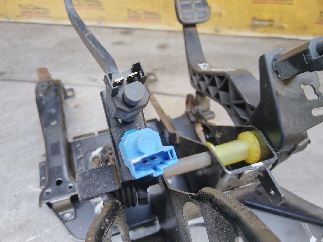 Узел педальный (блок педалей) NQ5J95 Volkswagen Sharan undefined