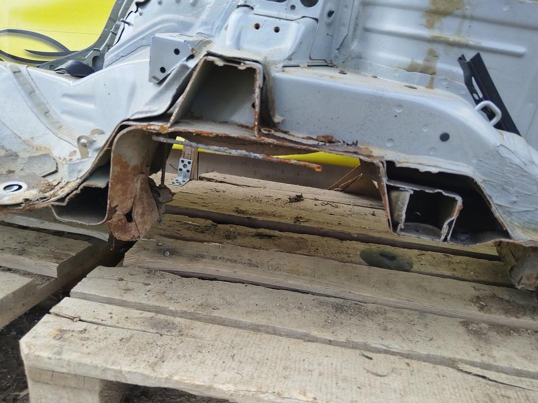 Крыло заднее правое 61EE5F BMW 3 E46 undefined