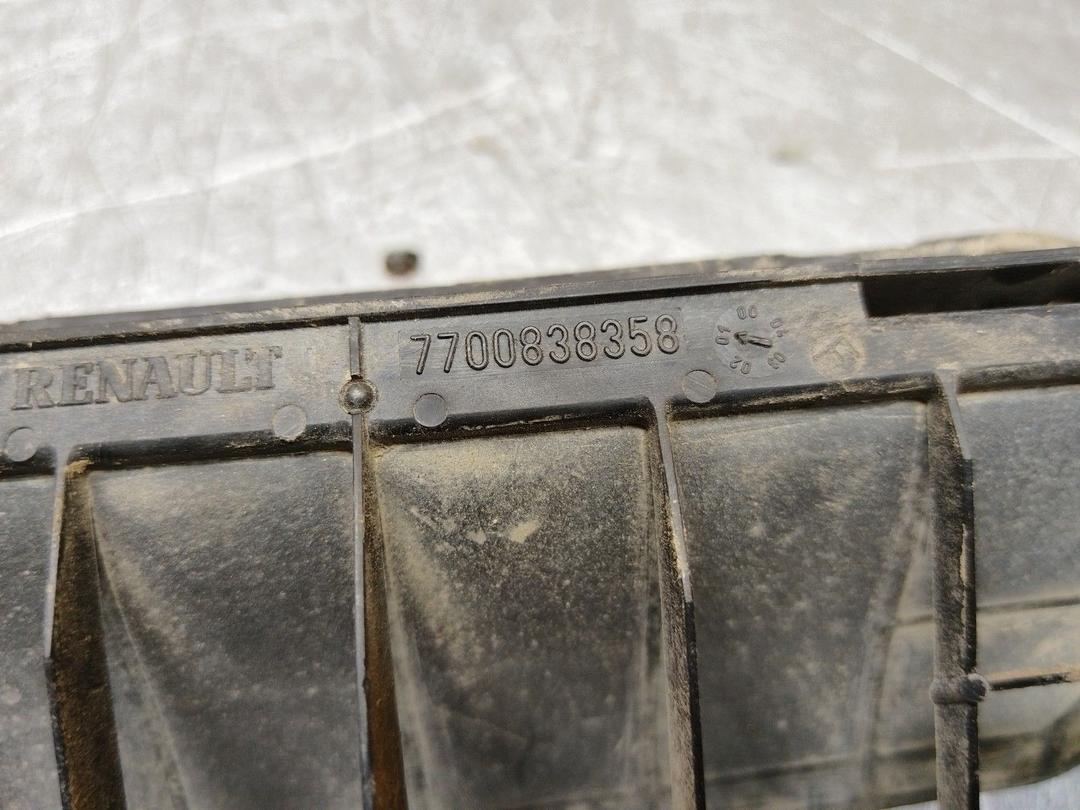 Решетка вентиляции кузова UPRV3F Renault Scenic RX4 купить с доставкой