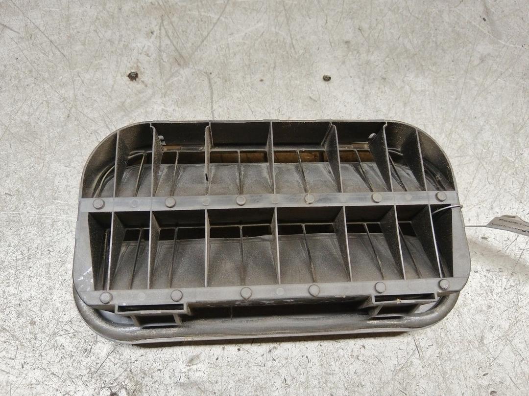 Решетка вентиляции кузова 0CLOVN Volkswagen Passat - Фото 2