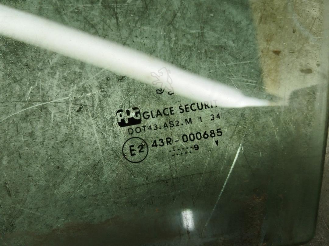 Стекло двери передней левой 1M90Y6 Peugeot 406 - Фото 2