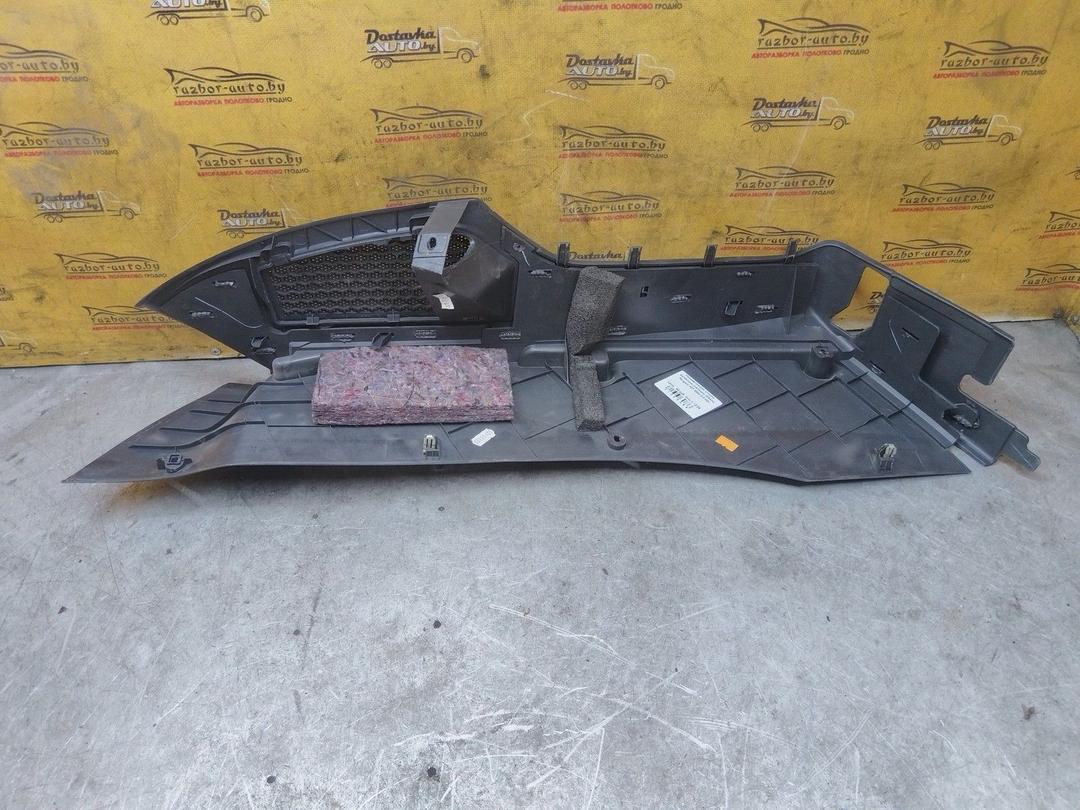 Направляющая шторки багажника (салазки) IZQ4AC Peugeot 407 купить с доставкой