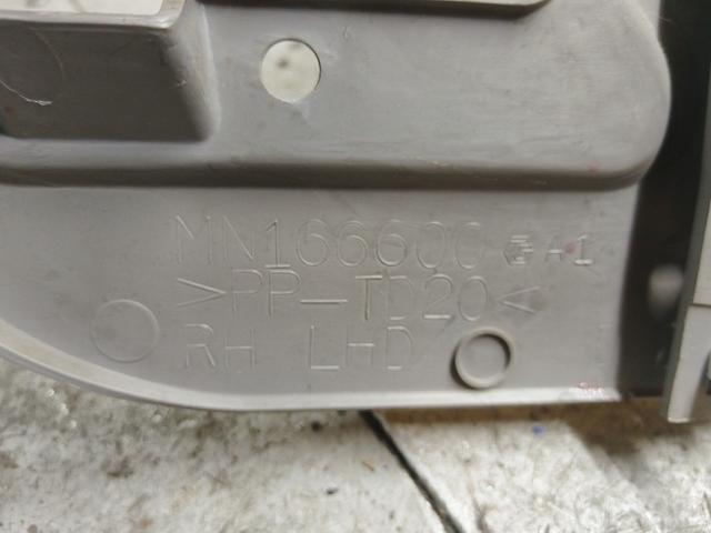 Консоль салона (кулисная часть) BKNQS8 Mitsubishi Grandis undefined