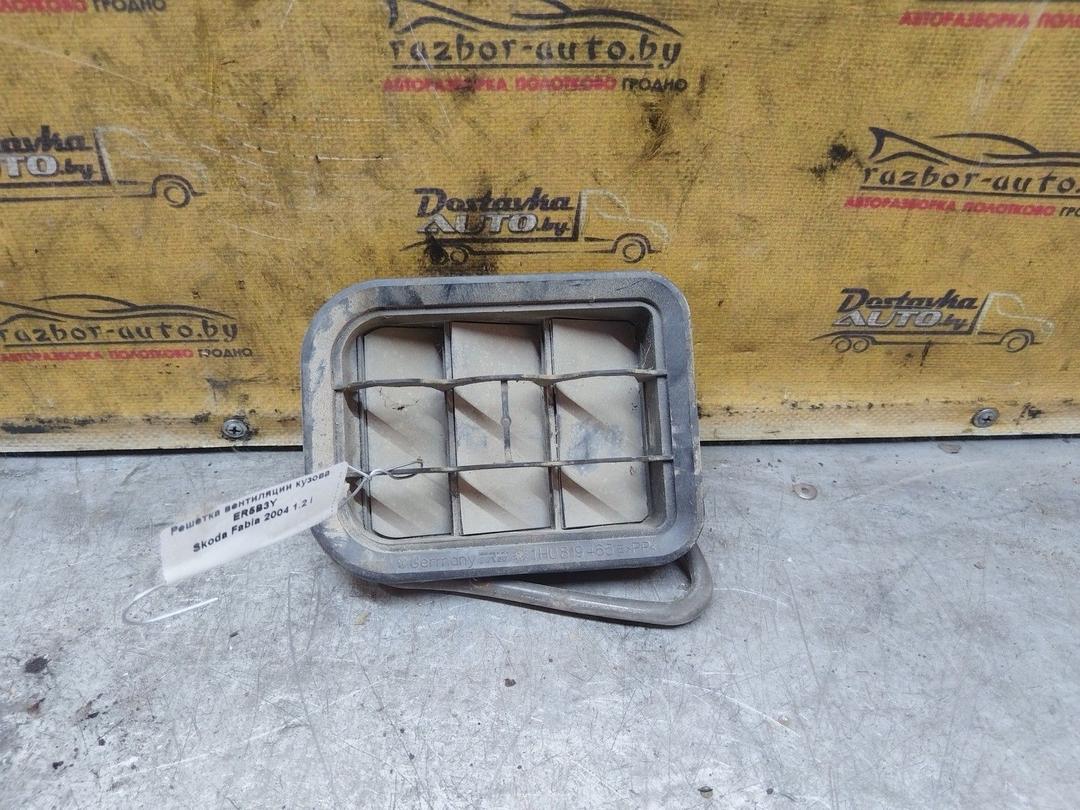 Решетка вентиляции кузова ER5B3Y Skoda Fabia