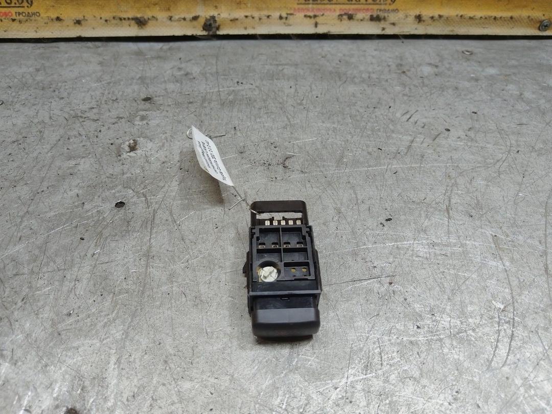 Кнопка аварийной сигнализации LAI6YE Toyota Corolla купить с доставкой