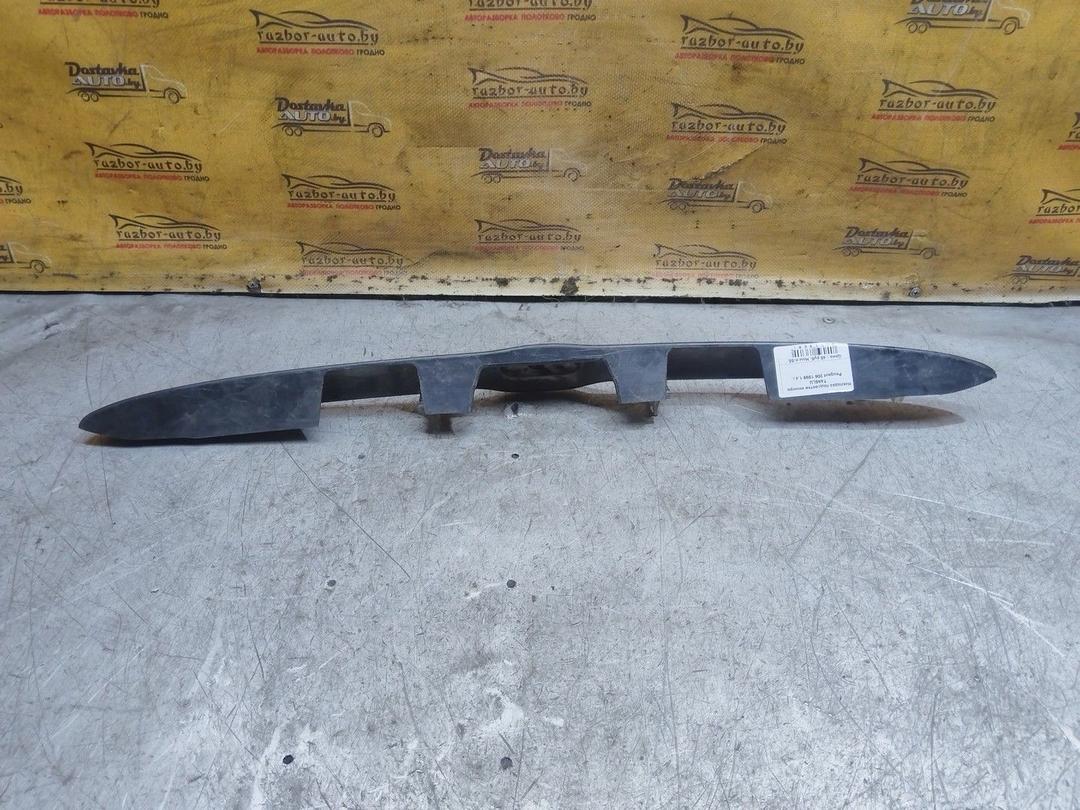 Накладка подсветки номера T4A5LU Peugeot 206 - Фото 2