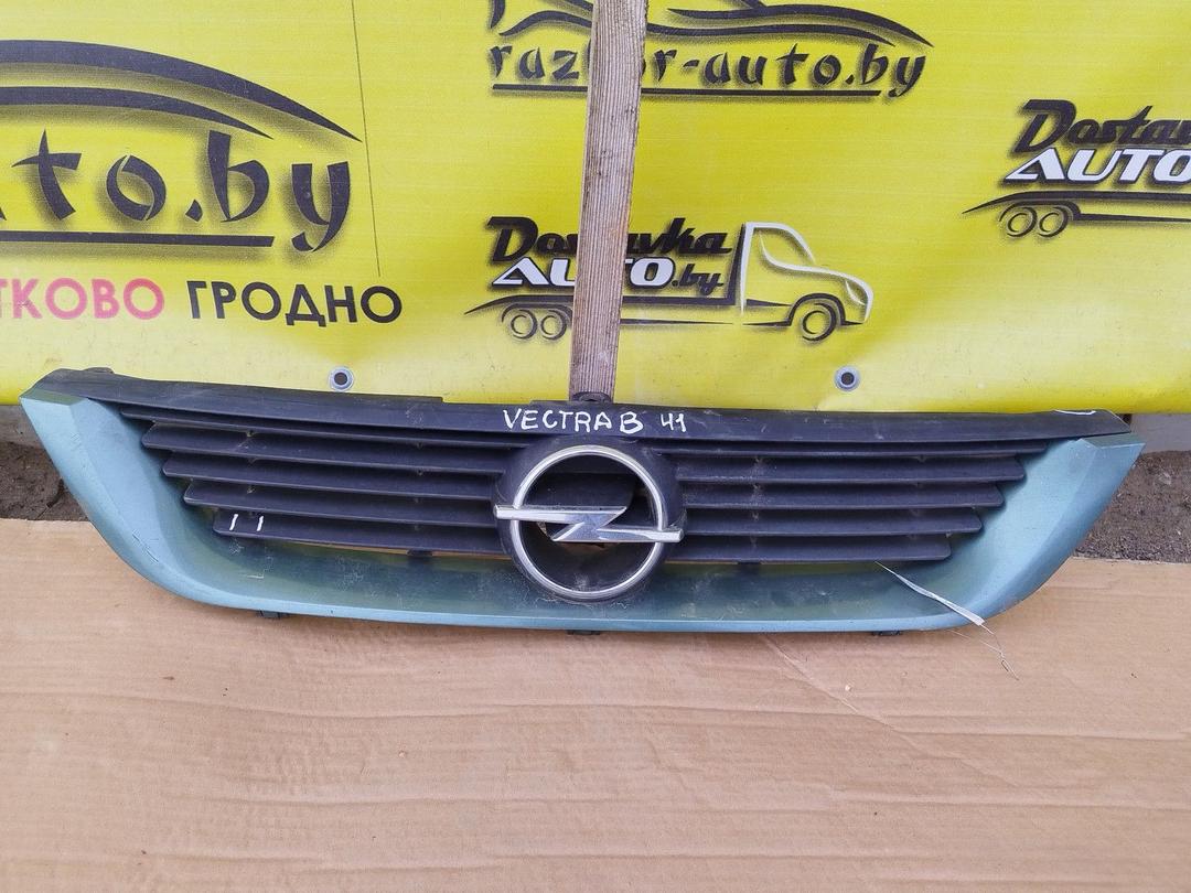Решетка капота 149119 Opel Vectra