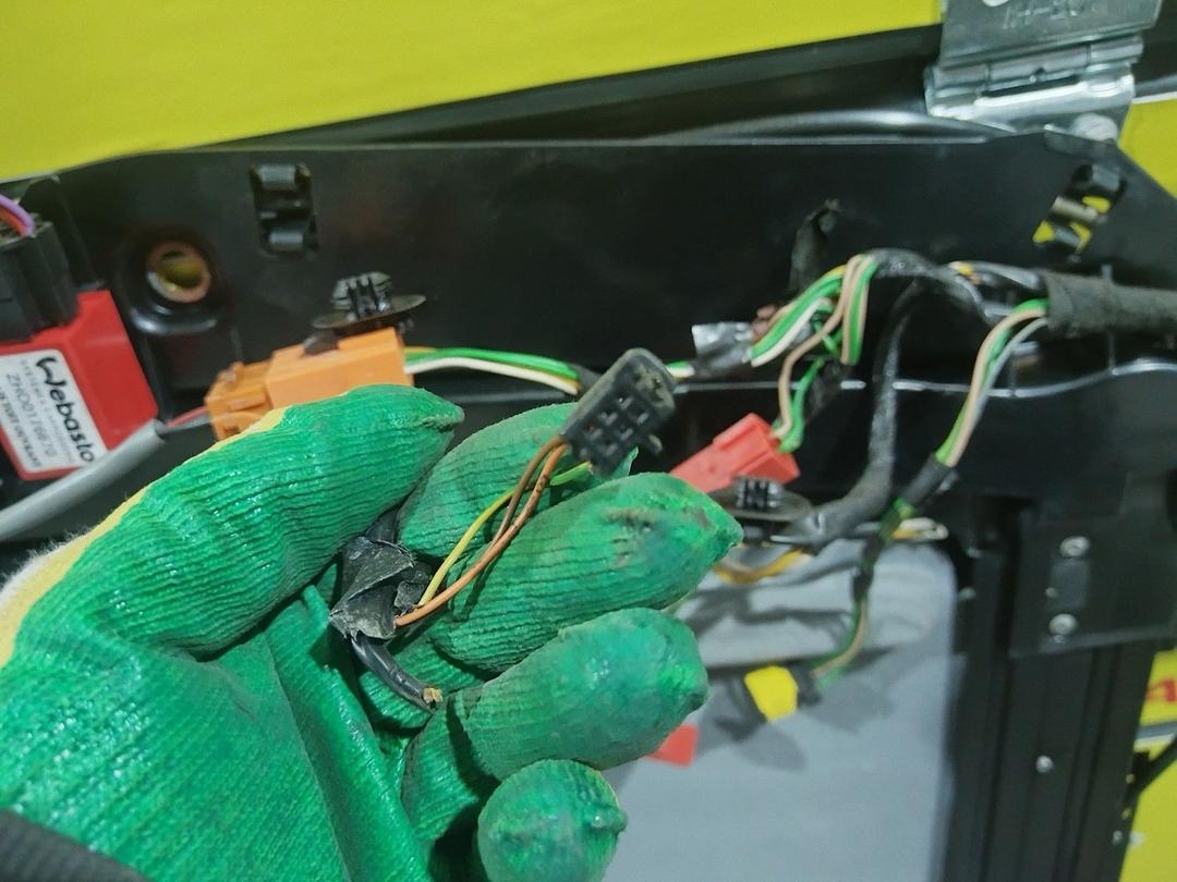 Люк GXKYDF Peugeot 406 undefined