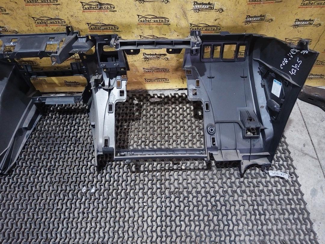 Панель передняя салона (торпедо) GPC2HX Toyota Corolla Verso undefined