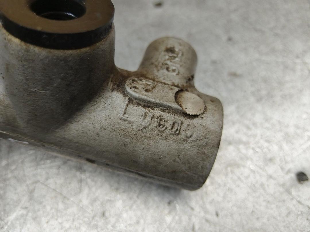 Цилиндр тормозной главный XL0I84 Volkswagen Passat - Фото 3